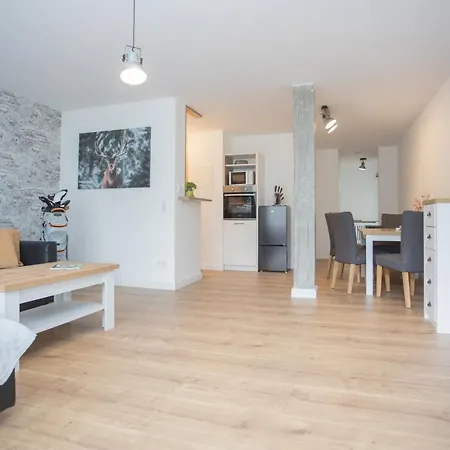Deluxe - Sauna & Pool - Free Parking Apartment *