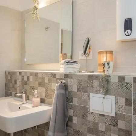 Apartment Deluxe - Sauna & Pool - Free Parking *